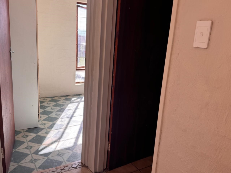 To Let 2 Bedroom Property for Rent in De Almeida Western Cape
